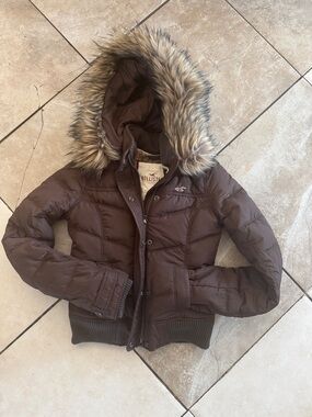 Hollister Chocolate Brown Puffer Jacket with Faux Fur Hood